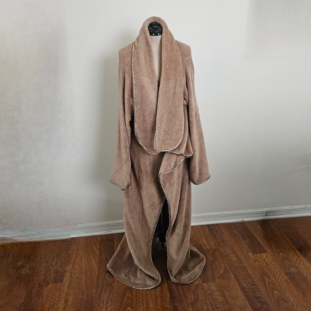 Brookstone NAP Comfy Ultra Plush Oversized Blanket with Sleeves - Picture 7 of 11